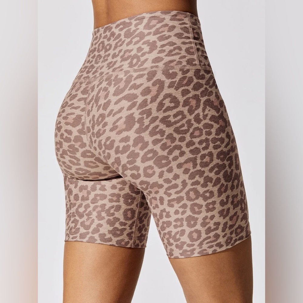NWT Beyond Yoga High Waisted Spacedye Printed Short in Chai Cacoa Leopard